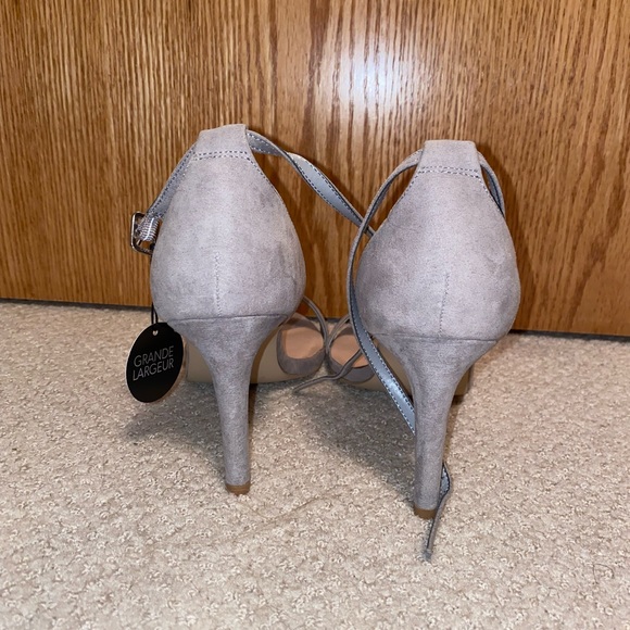 Heels - Picture 4 of 5